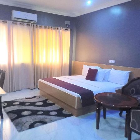 Fawzy Hotel Ibadan Dış mekan fotoğraf