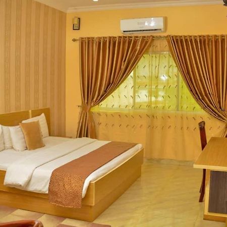 Fawzy Hotel Ibadan Dış mekan fotoğraf