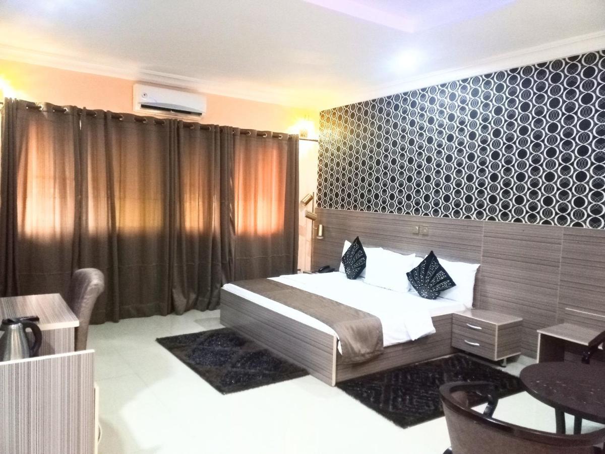 Fawzy Hotel Ibadan Dış mekan fotoğraf