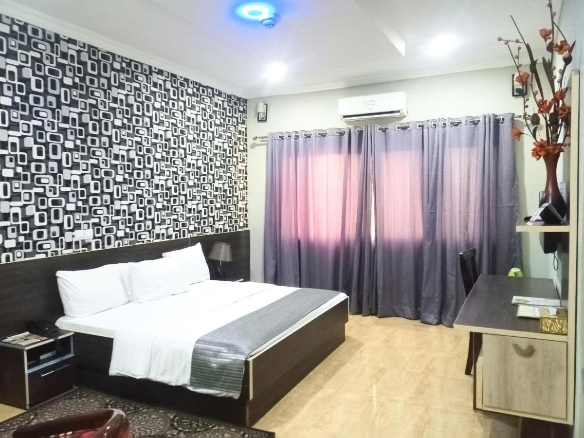 Fawzy Hotel Ibadan Dış mekan fotoğraf