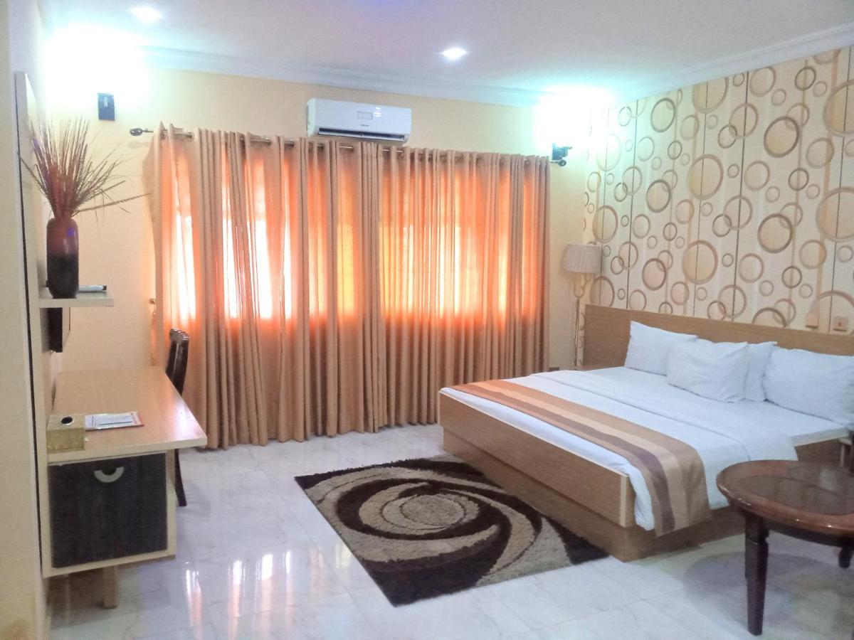 Fawzy Hotel Ibadan Dış mekan fotoğraf