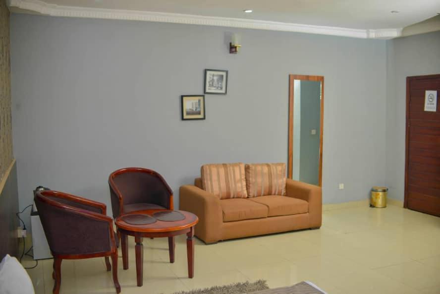 Fawzy Hotel Ibadan Dış mekan fotoğraf