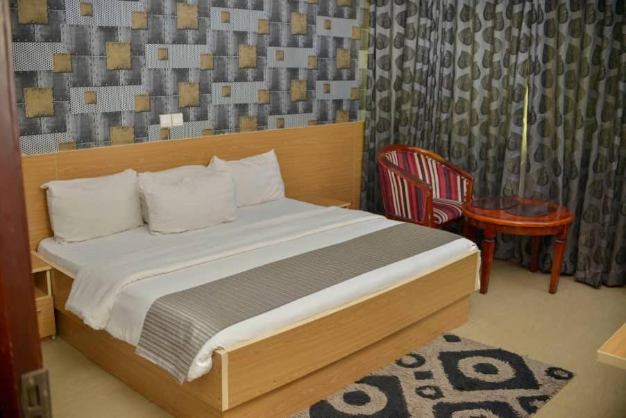 Fawzy Hotel Ibadan Dış mekan fotoğraf