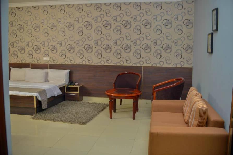 Fawzy Hotel Ibadan Dış mekan fotoğraf