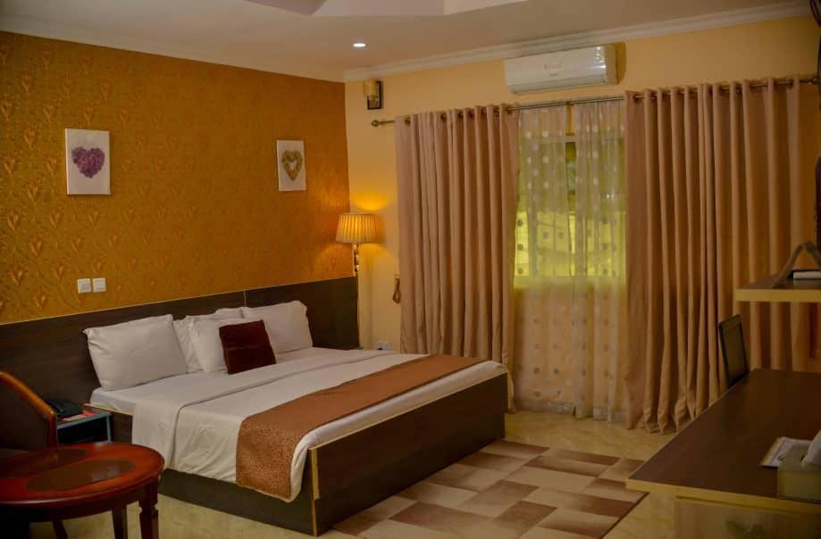 Fawzy Hotel Ibadan Dış mekan fotoğraf