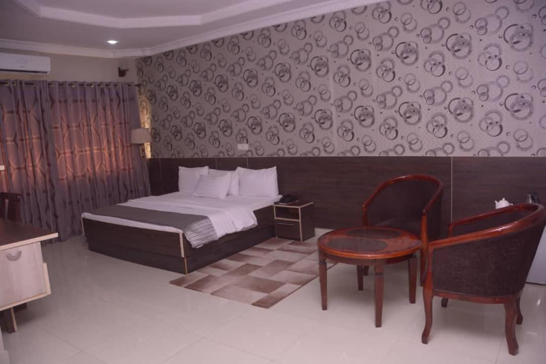 Fawzy Hotel Ibadan Dış mekan fotoğraf