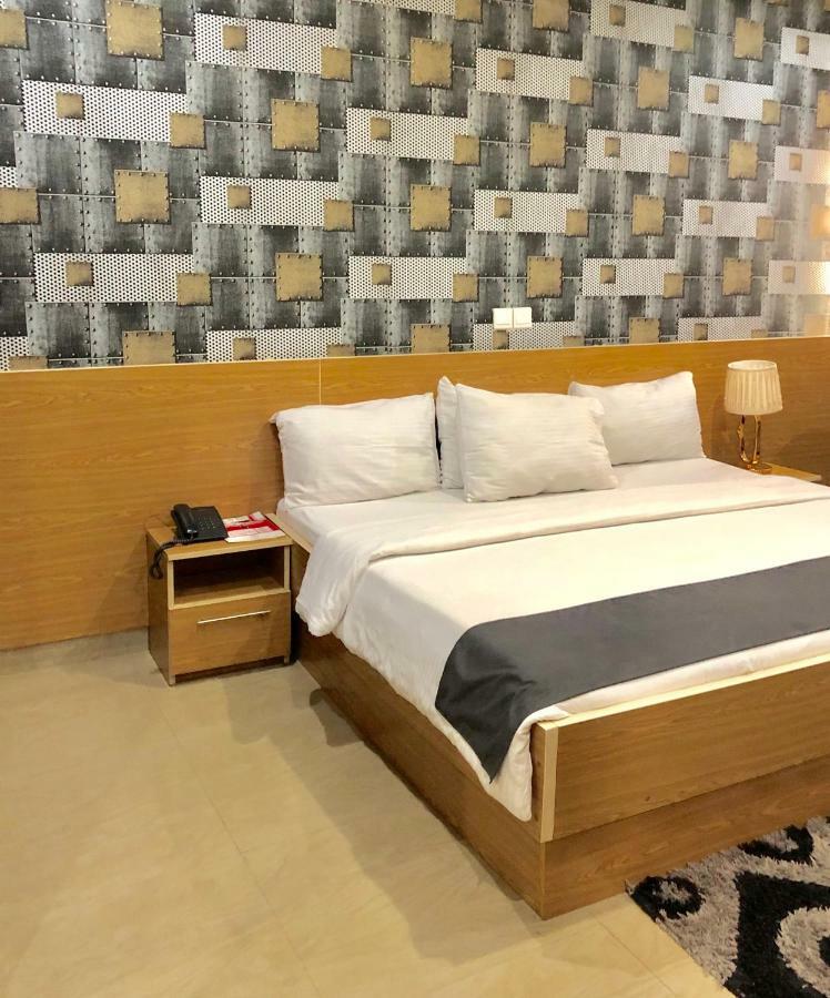 Fawzy Hotel Ibadan Dış mekan fotoğraf