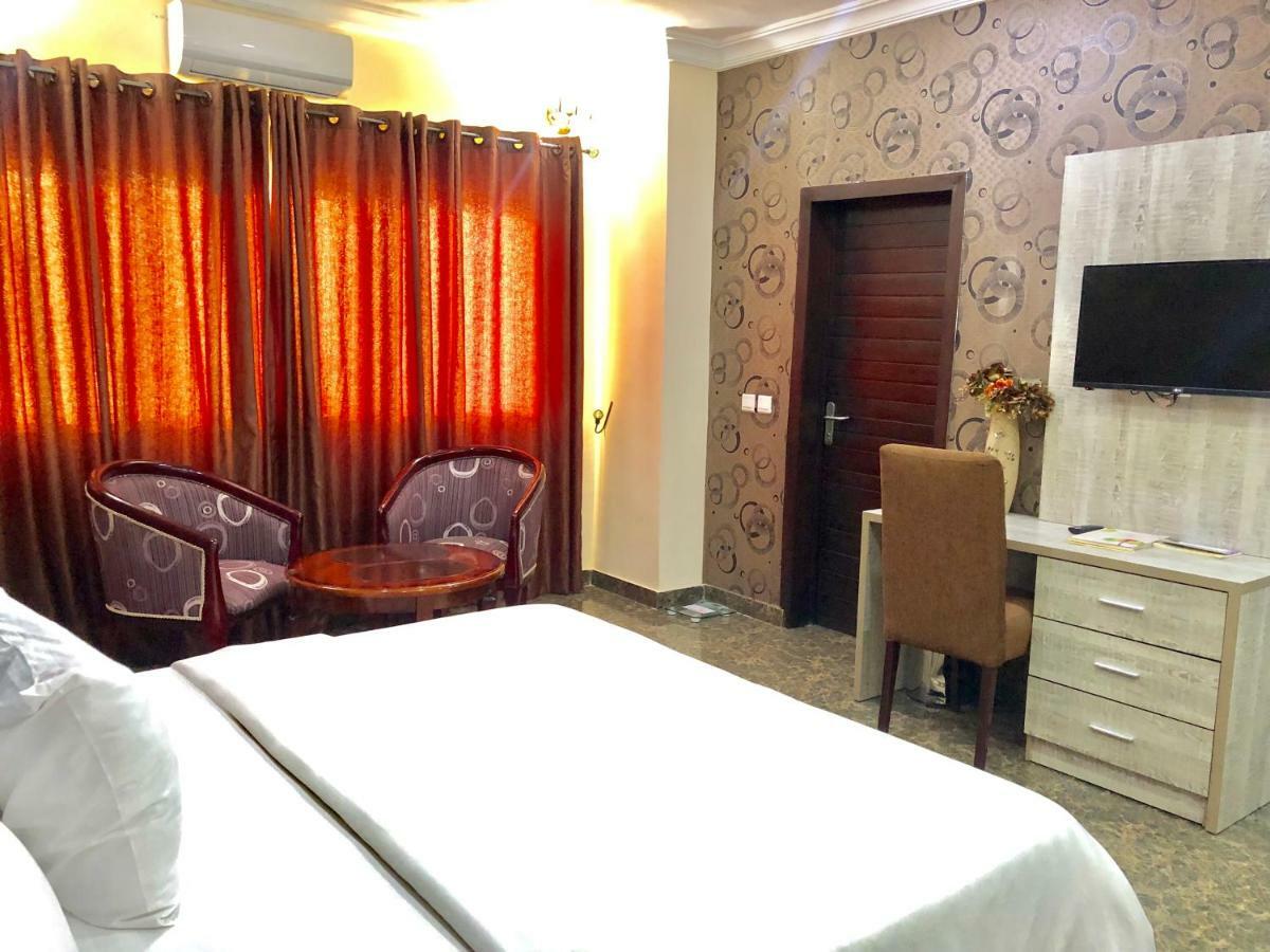 Fawzy Hotel Ibadan Dış mekan fotoğraf