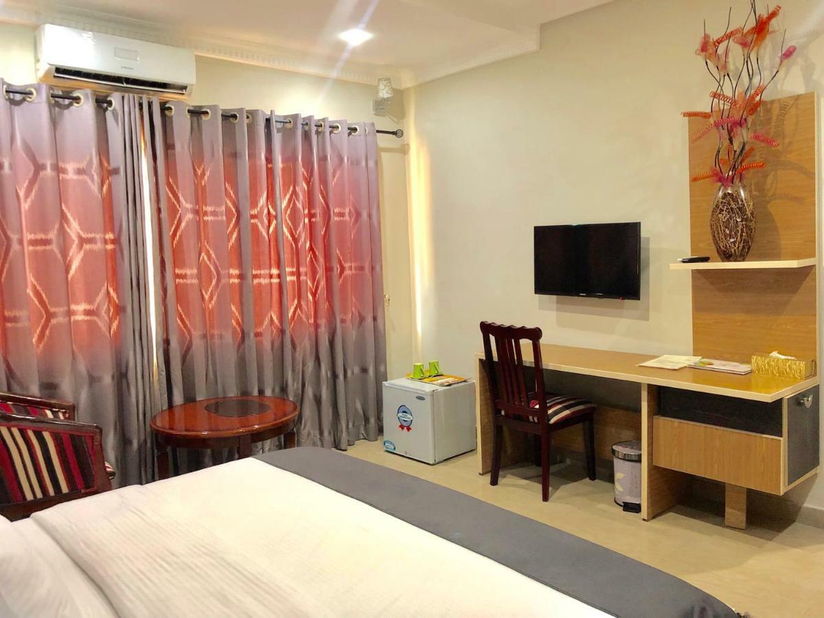 Fawzy Hotel Ibadan Dış mekan fotoğraf